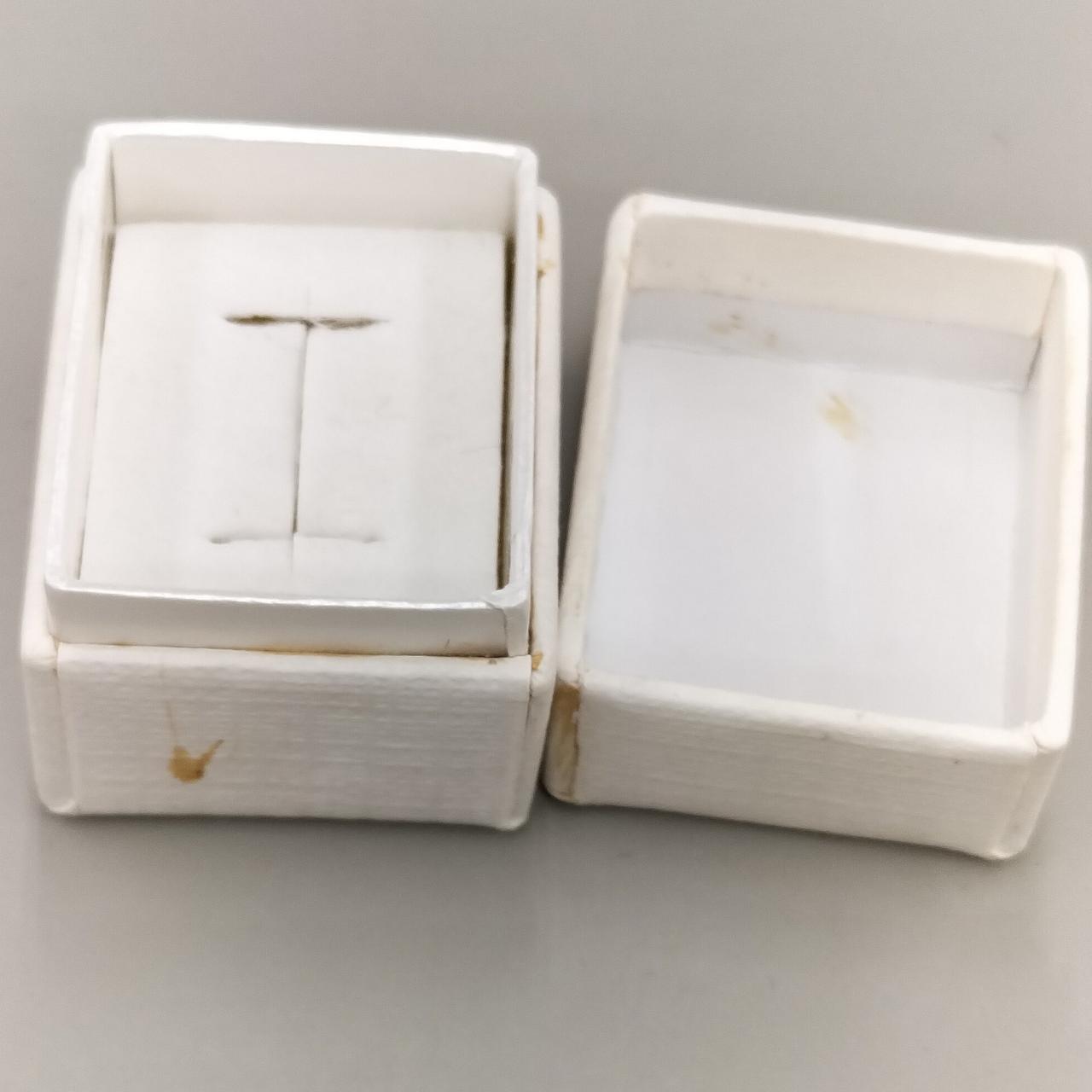 箱、シミ汚れあり