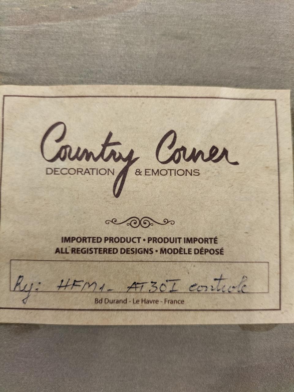 下段引き出し裏面にラベルあり。