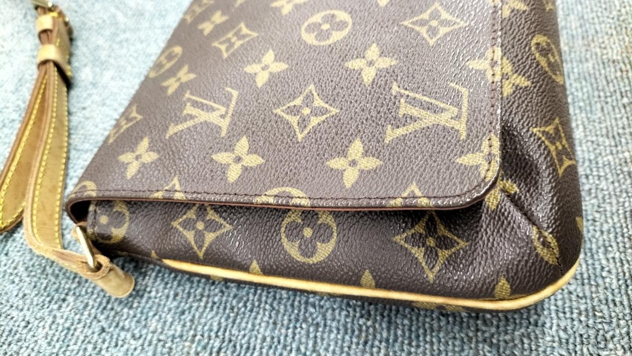 フチ部分色褪せ