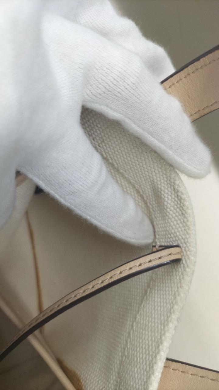 内側ポケット下汚れあり