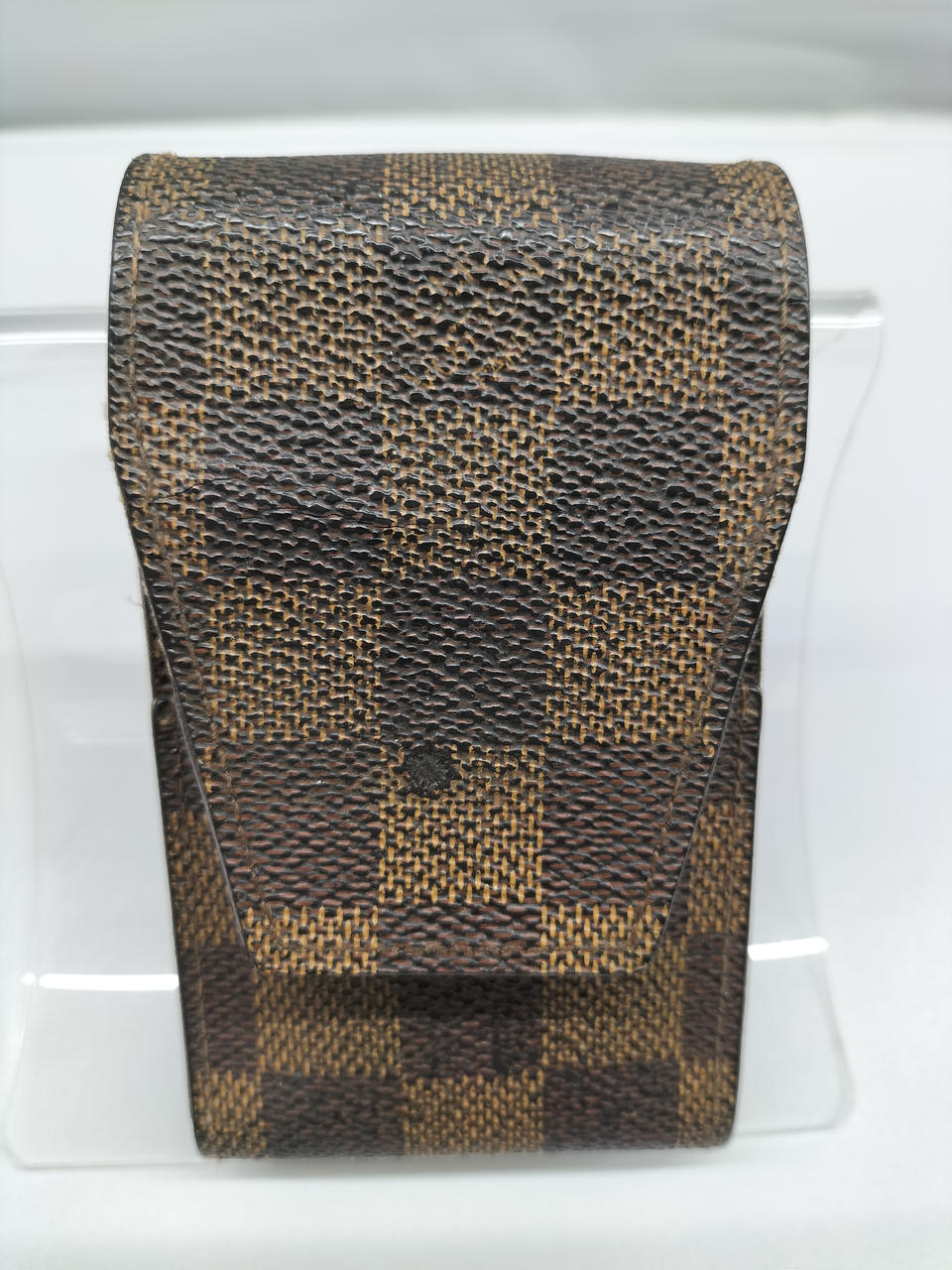 少し目立つ黒い点があります