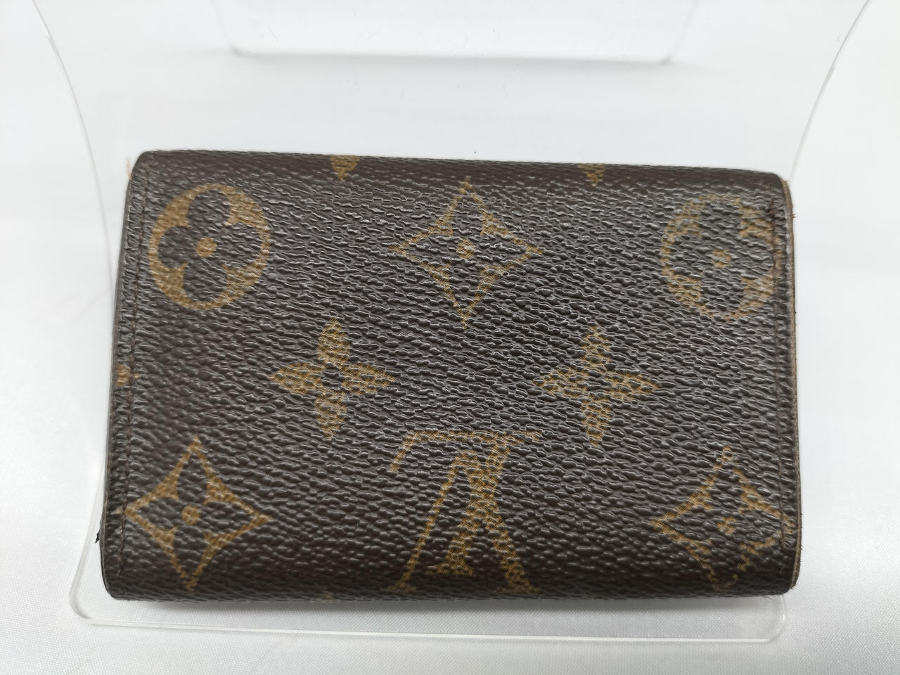 反りや曲がりが見られます。