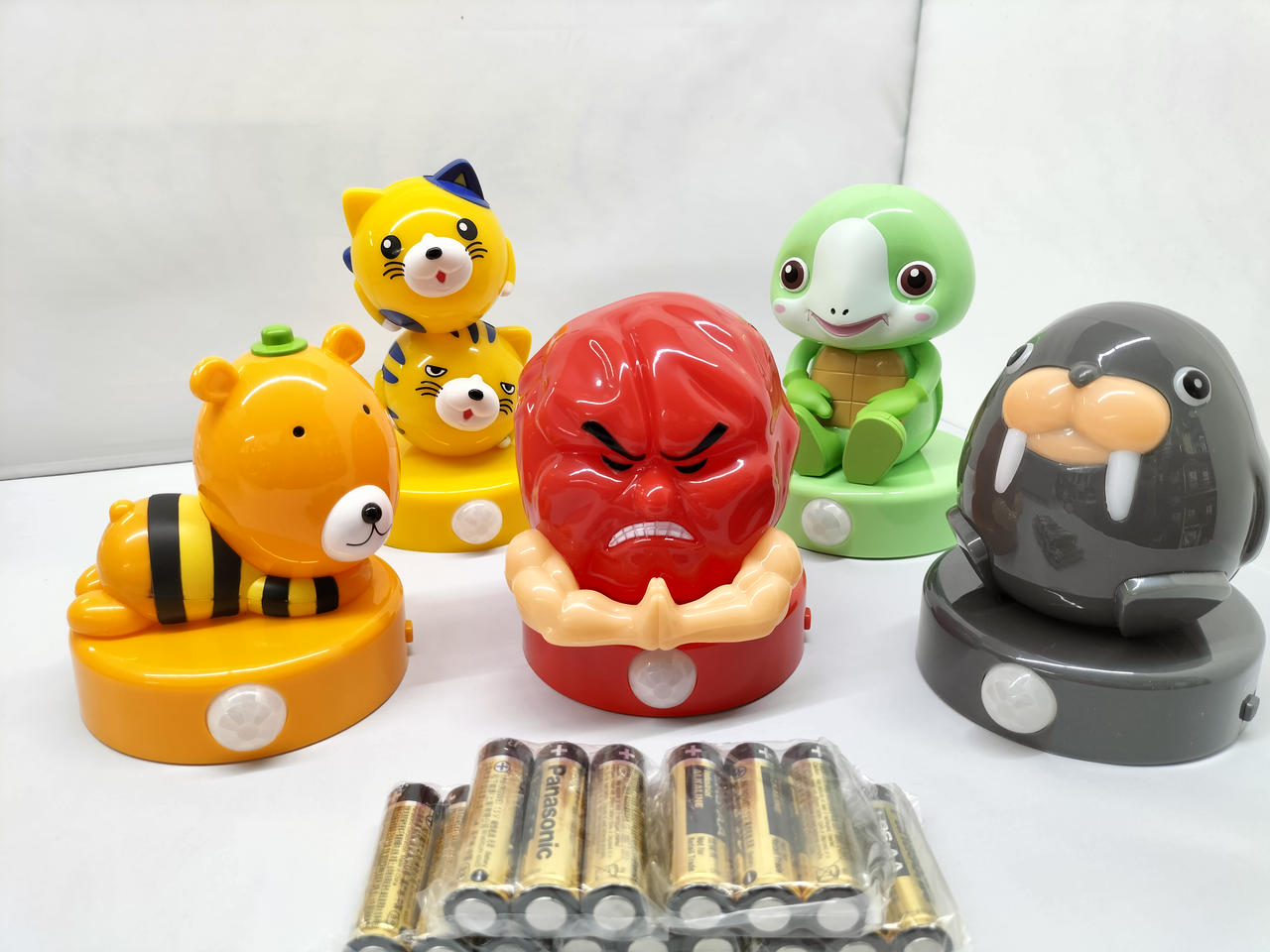 電池も全員分付いています。