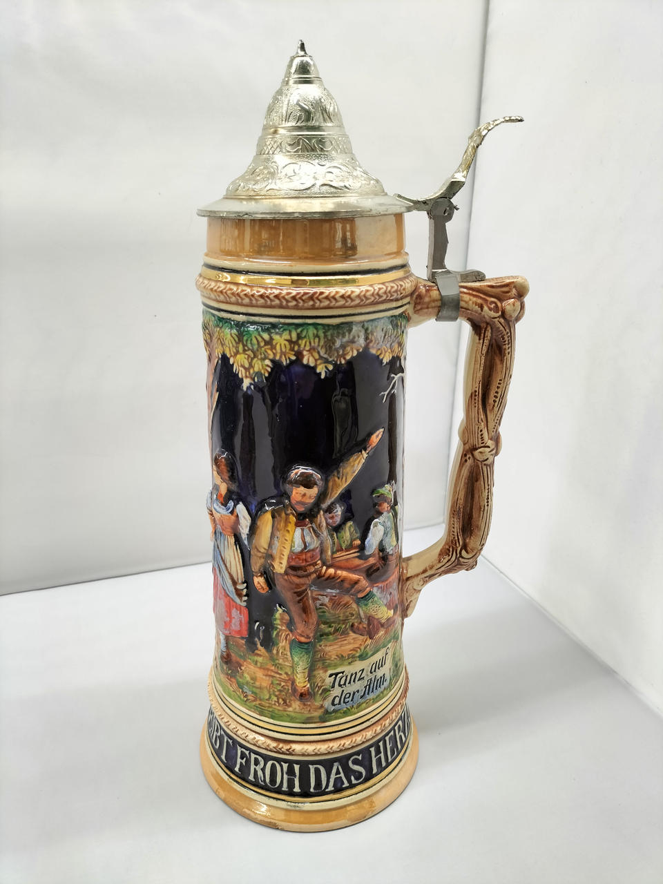 レトロなデザインがお洒落なビアマグです。