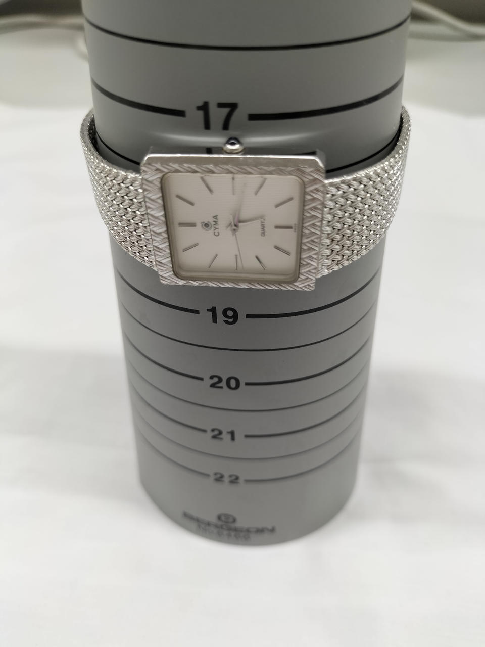 腕周り約18cm