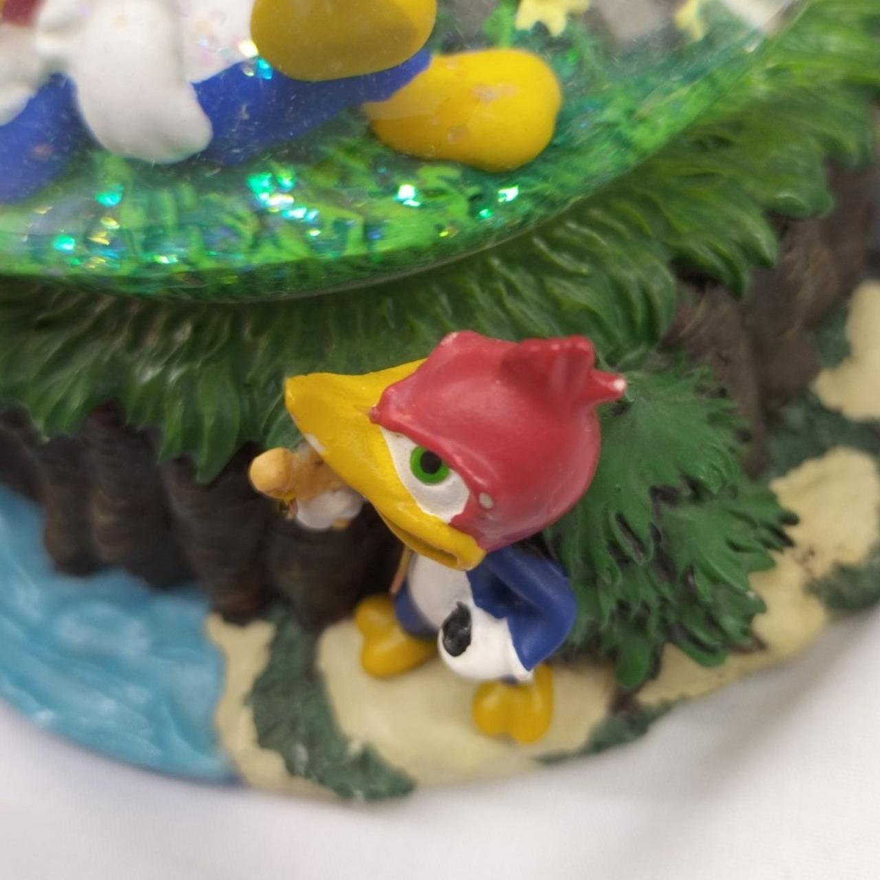 目の上、頭に微小な傷あります。