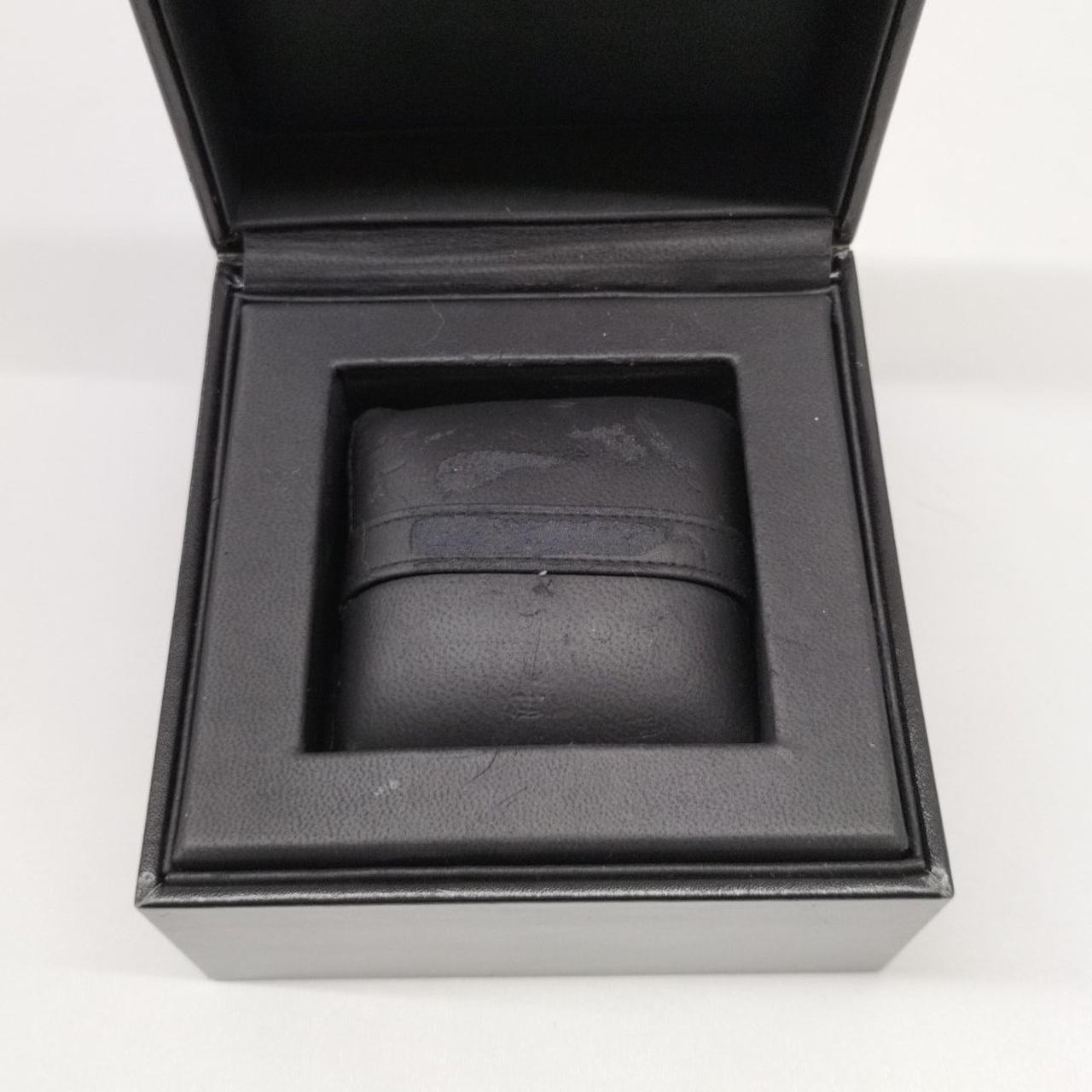 黒いクッションに剥げあり