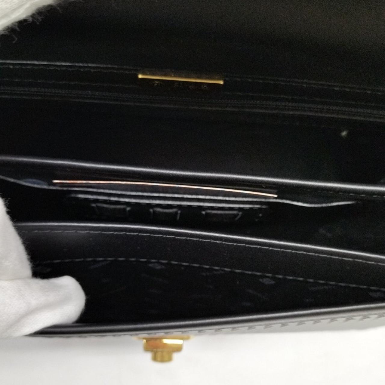 ちょっとしたはがき等が入るスペースあり