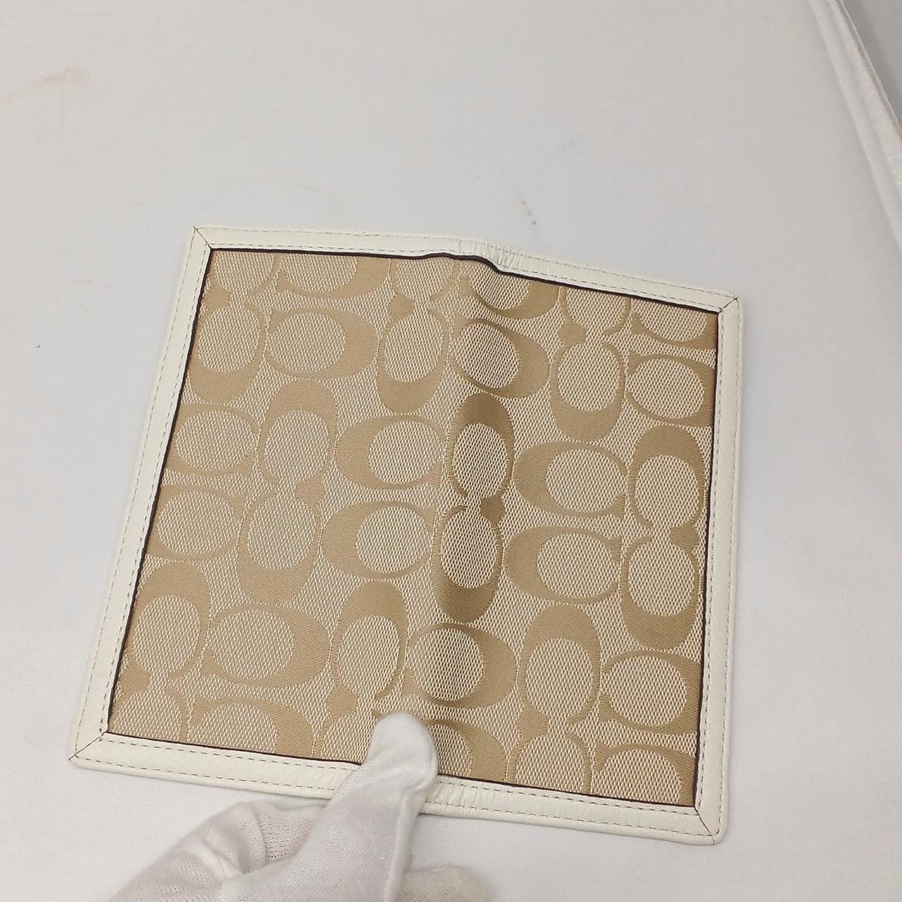 手帳カバー付属です。