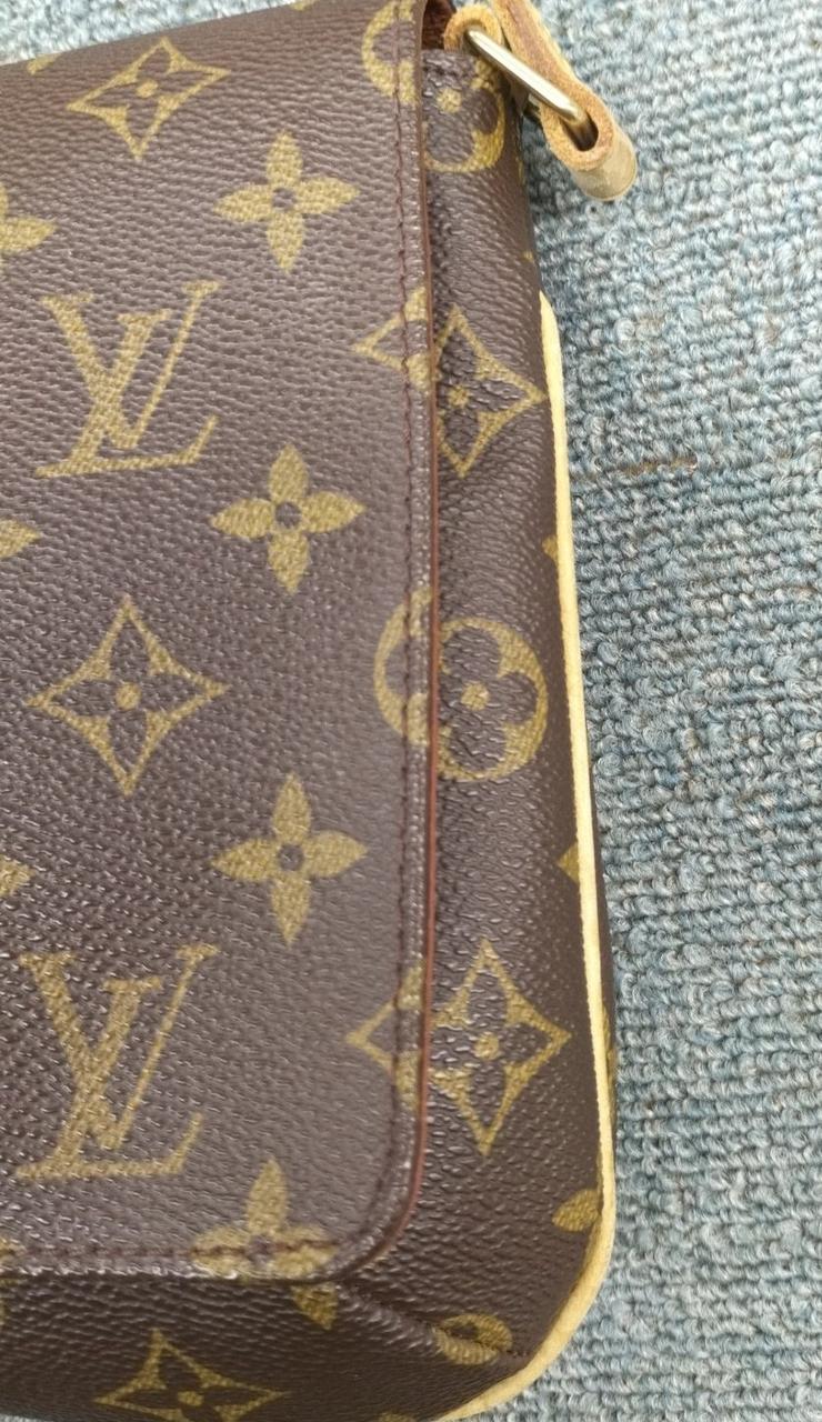 フチ部分色褪せ