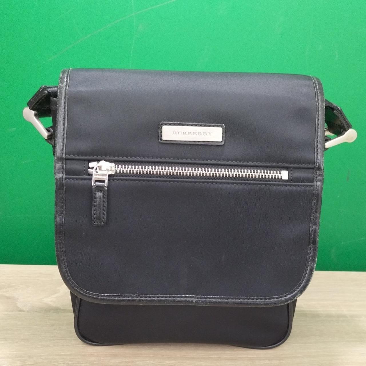 希少 BURBERRY シェルター ボックス オールレザー ショルダーバッグ 黒 BURBERRY - 希少 BURBERRY シェルター ボックス オールレザー