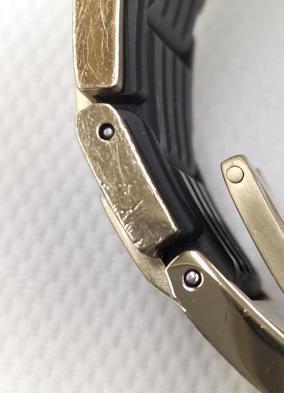 ブレスレットに傷箇所御座います