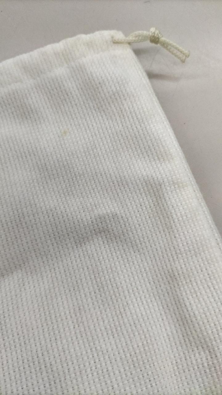 収納袋は経年劣化による黄ばみがあります