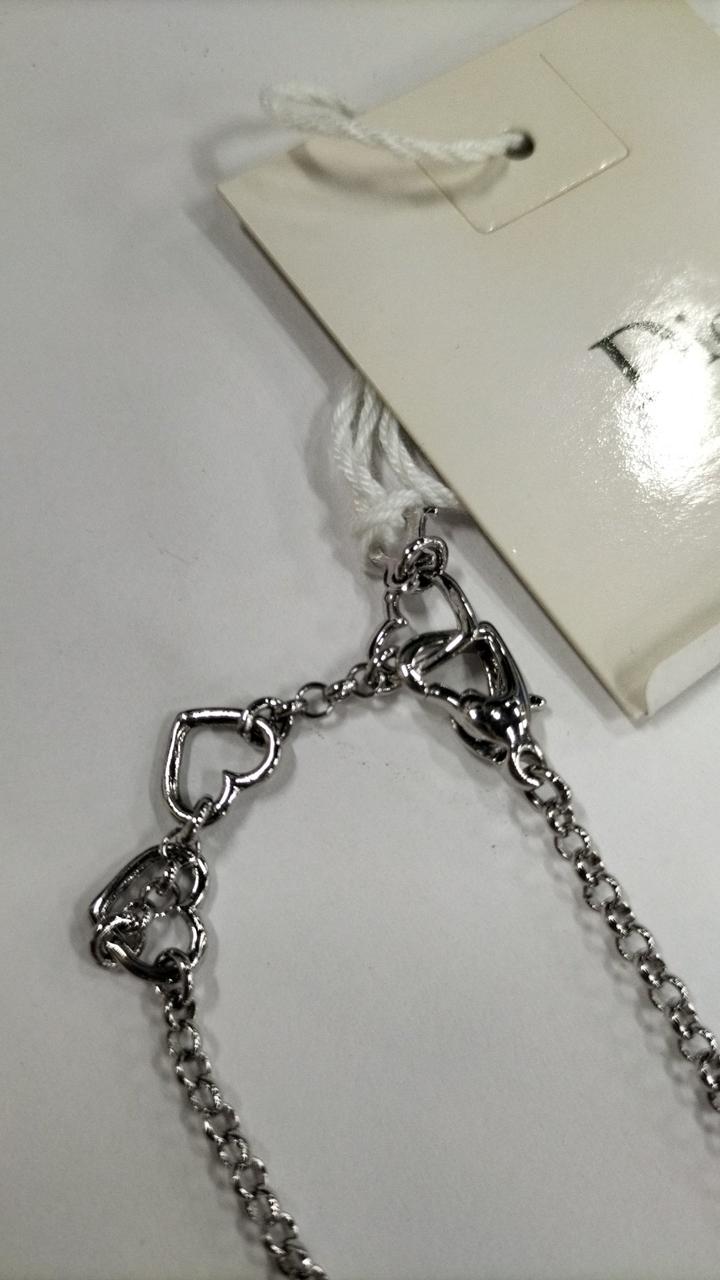 留め具付近にハートモチーフあり