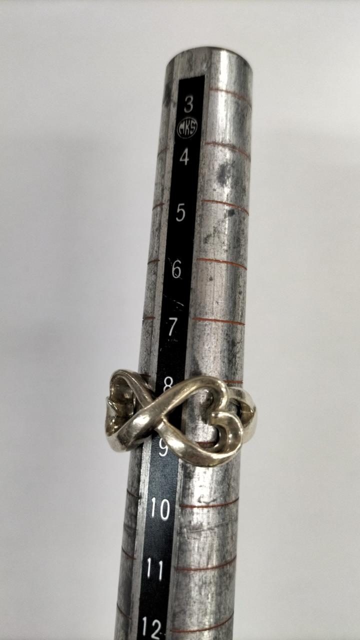 サイズ8.5号
8号に近いサイズ感です