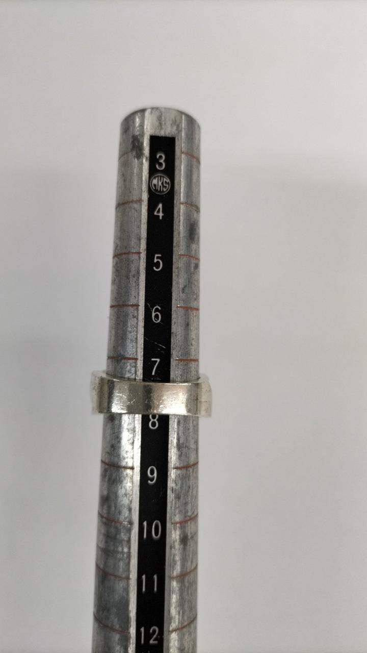 #8リング自体が太く小さく感じます。