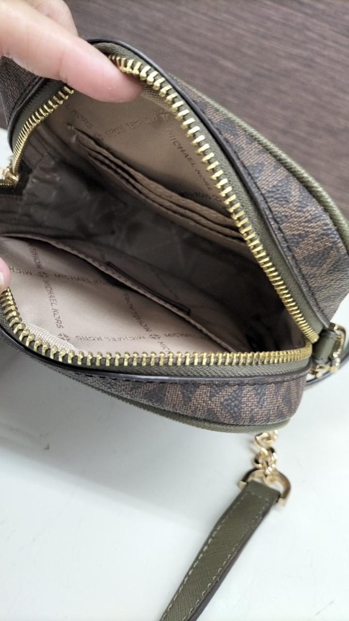 カードポケット3つあり