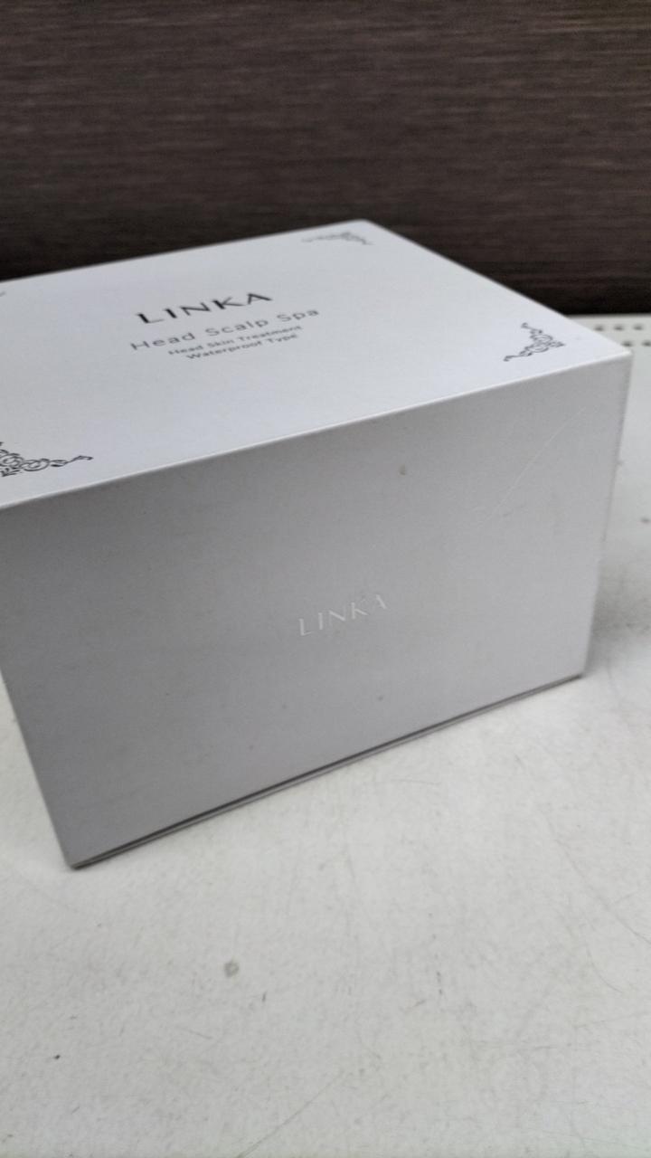 化粧箱の一部にキズ、シミございます。