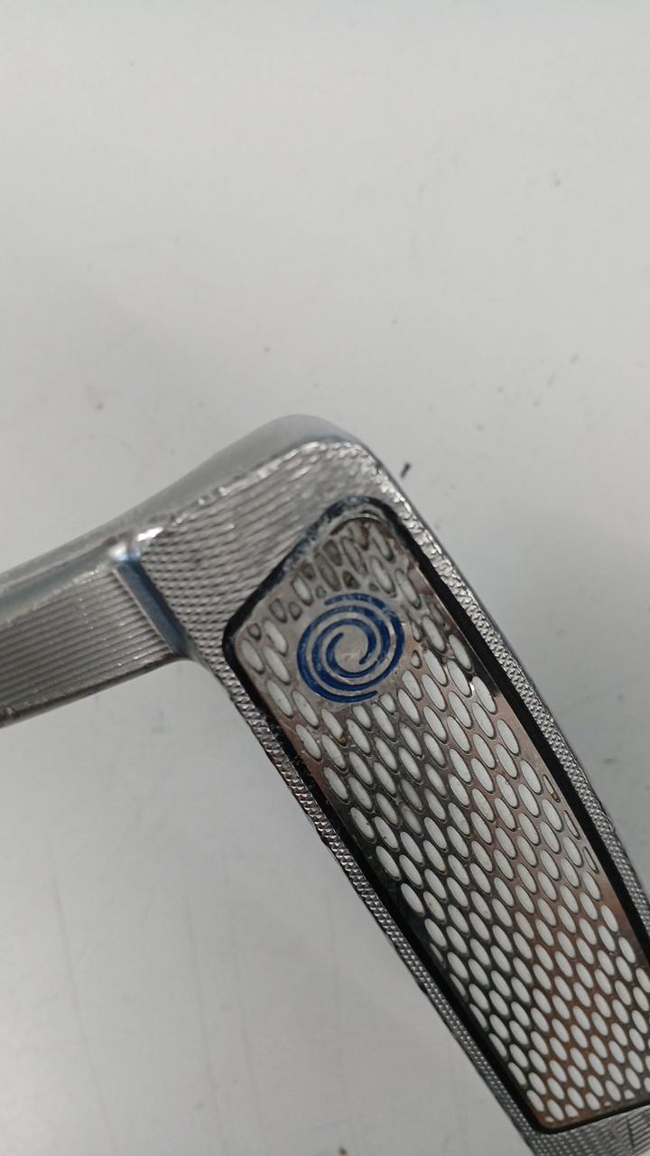 浮いてる箇所に接着剤？の痕あります