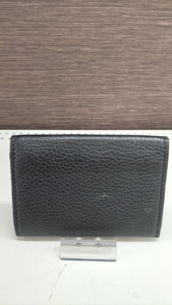 真ん中あたりにキズ？汚れが見受けられます