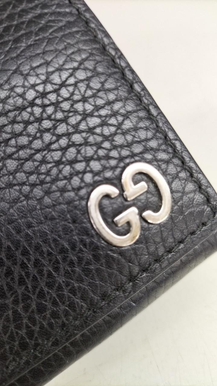 ロゴ表面にキズが見受けられます