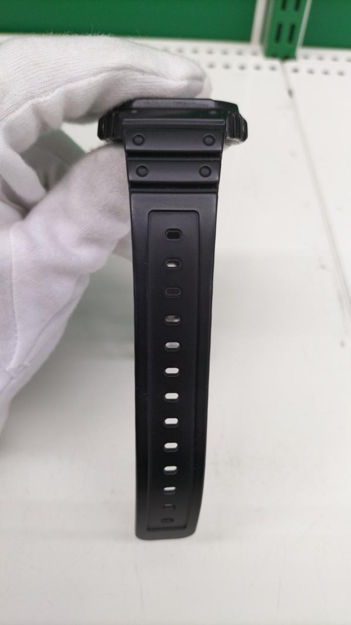 ベルト凹みや穴に多少ヨゴレあります。