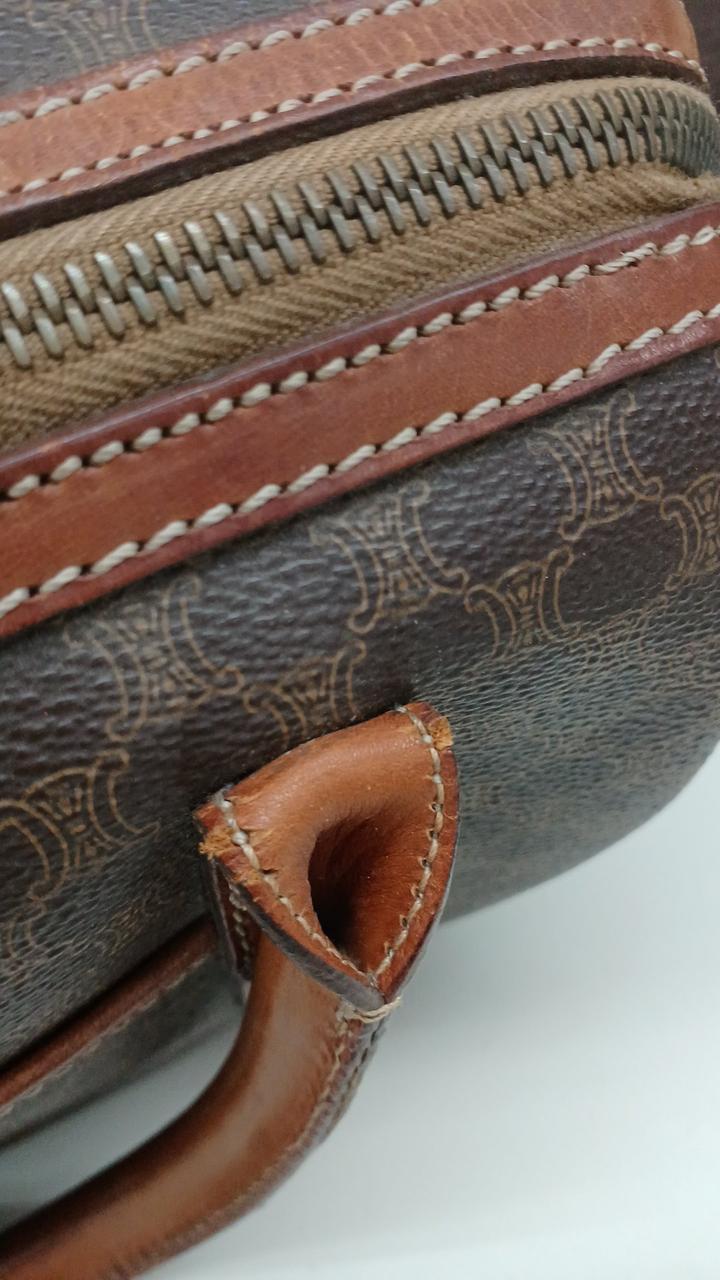 付け根にひび割れあり