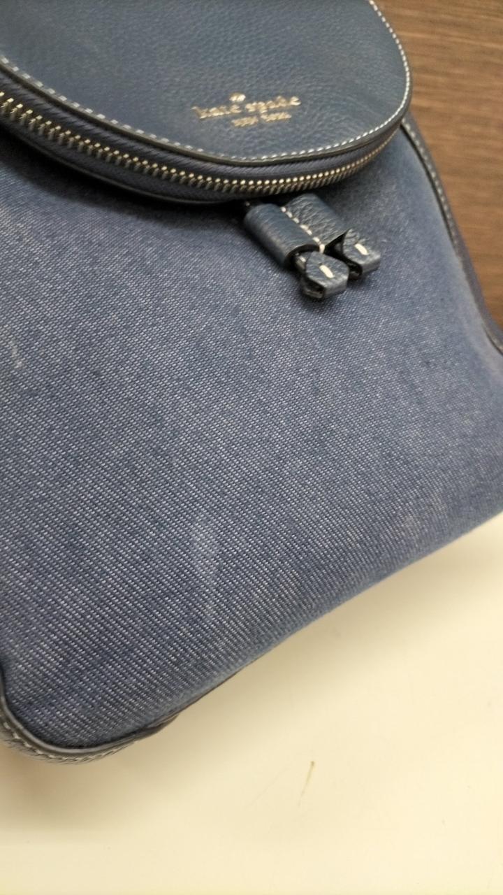 少しシミのようなものあり