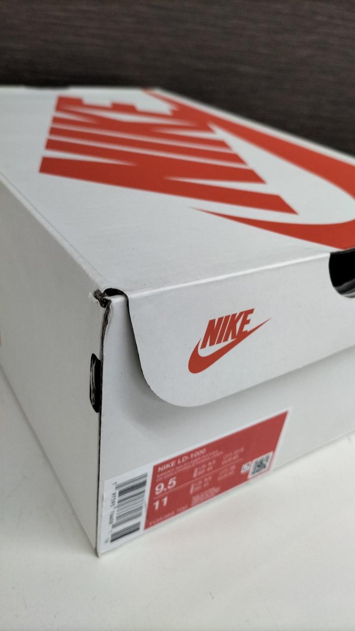 箱少々破れあります。