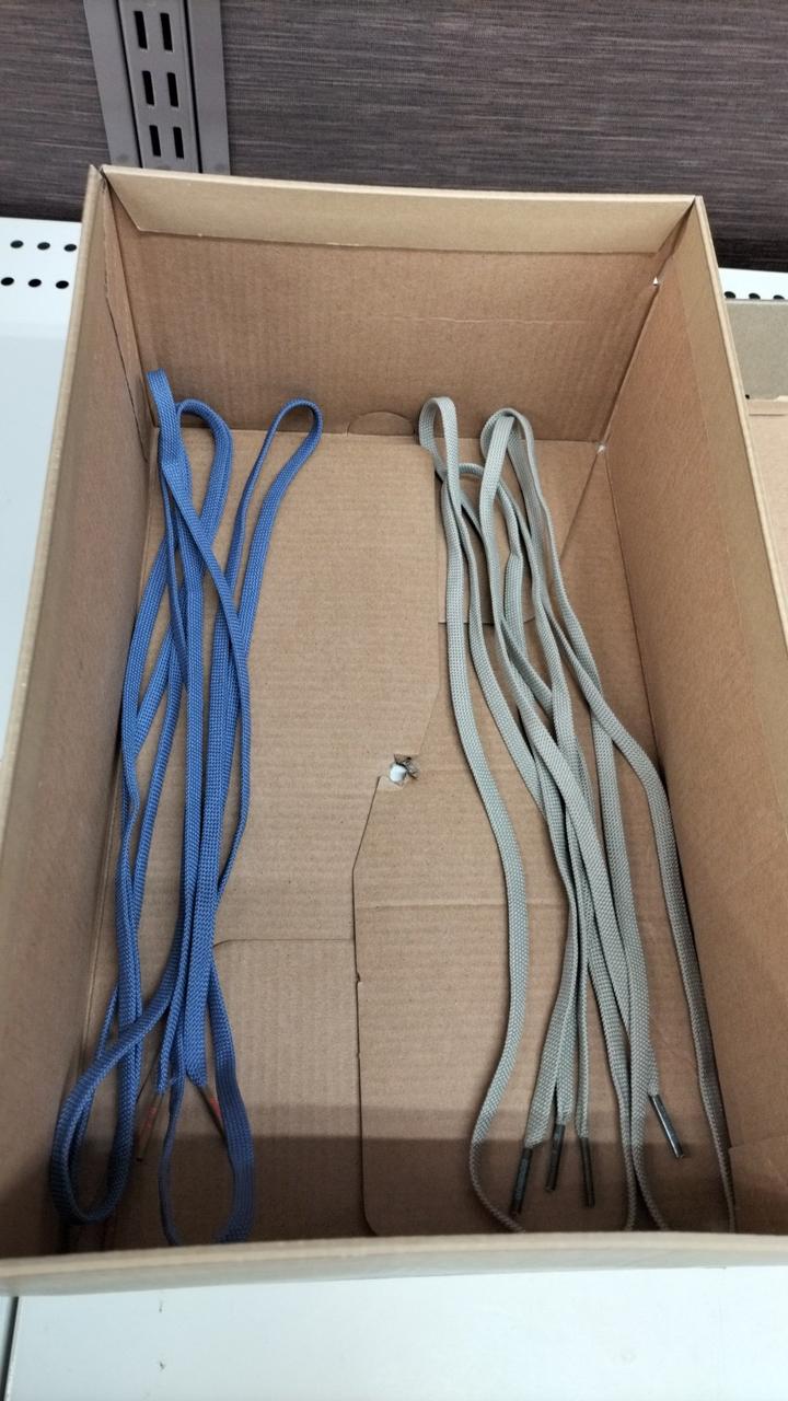 替え紐各2本ついています。