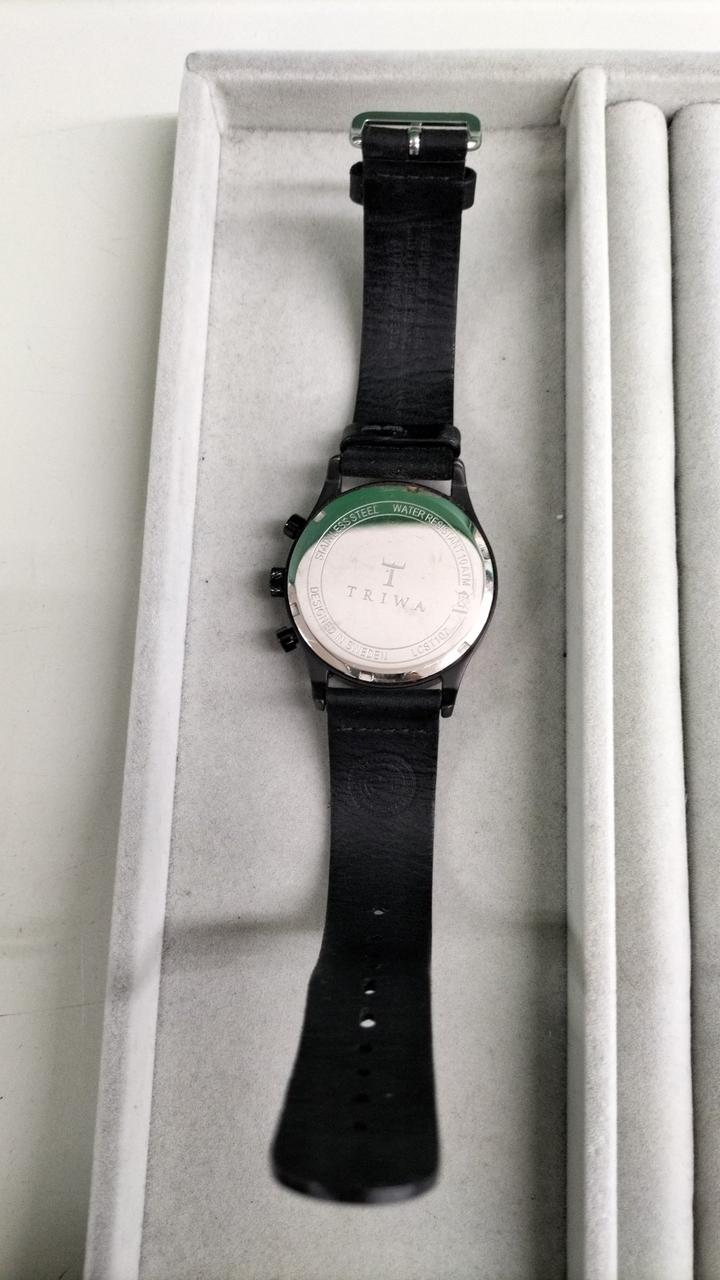 裏蓋キズあります。