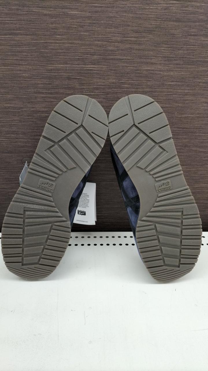 試着時についたものと思われます。