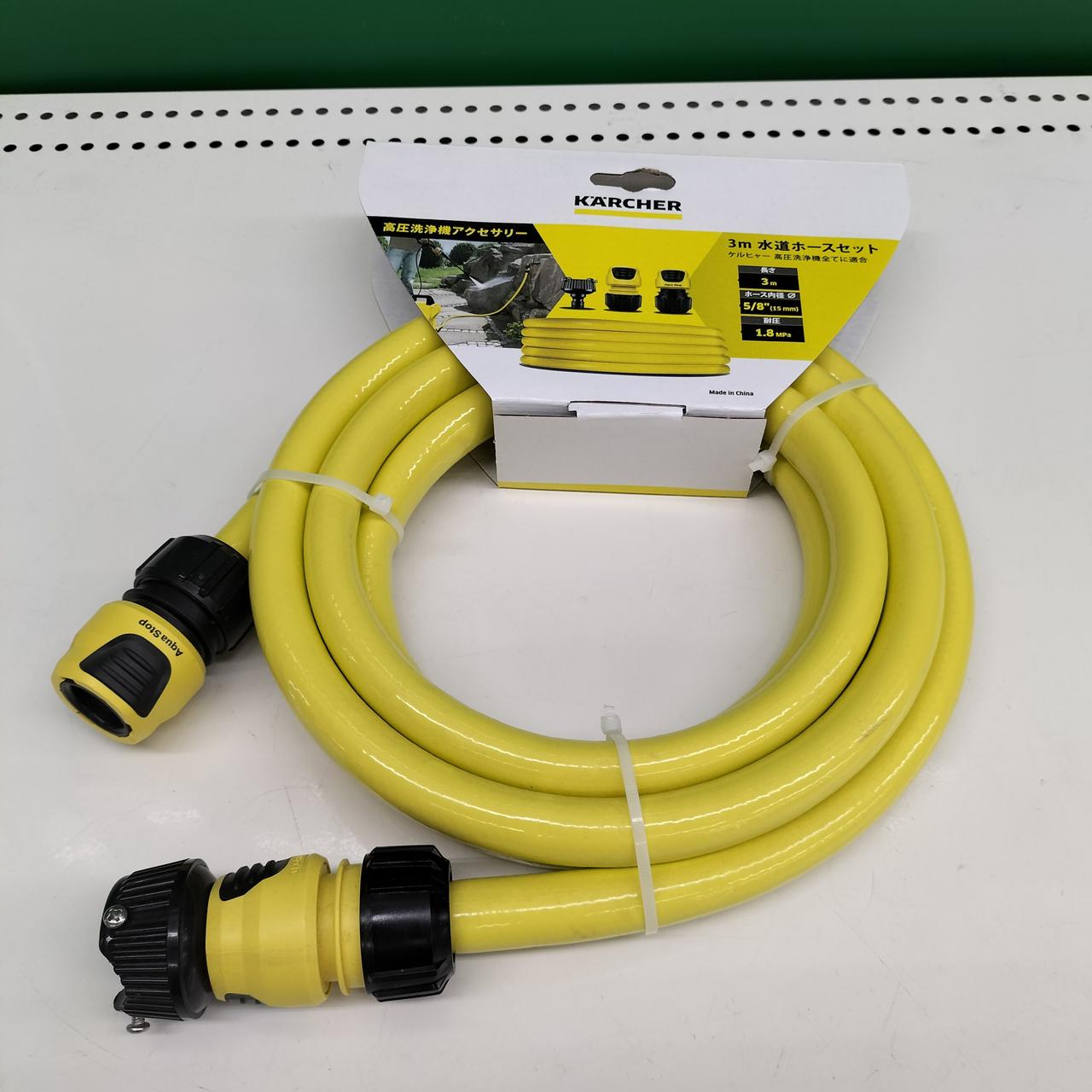 本来は別売りの、水道ホースが付属します。