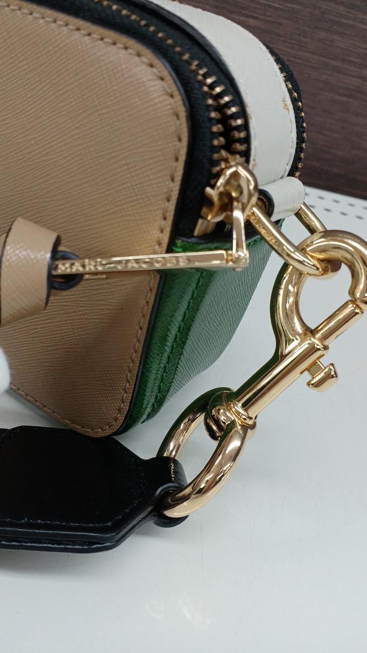 金具、日常使いの細かいキズあり