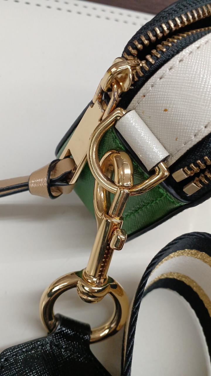 金具、日常使いの細かいキズあり