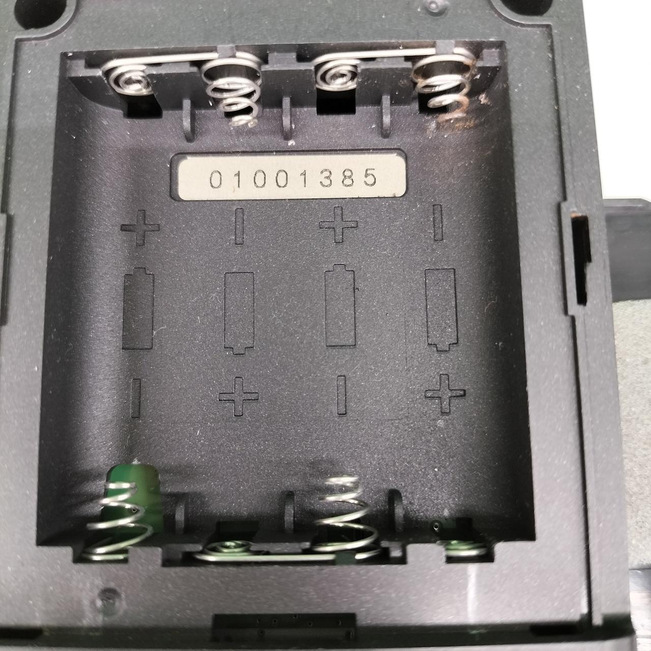 一部バネに錆が見られます