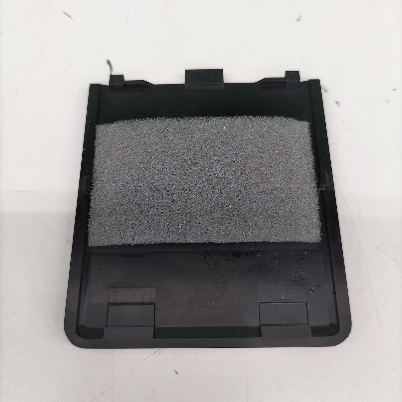 電池ケースの裏側です