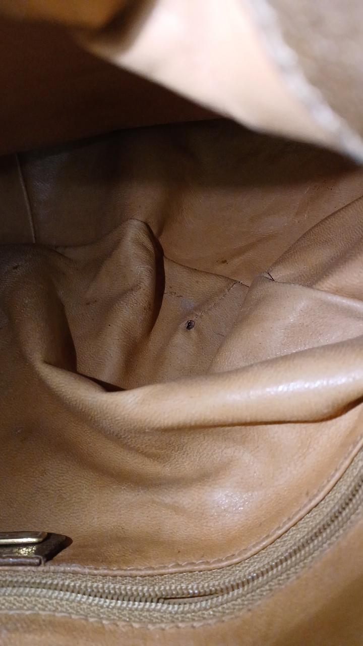 内側小さい破れあり