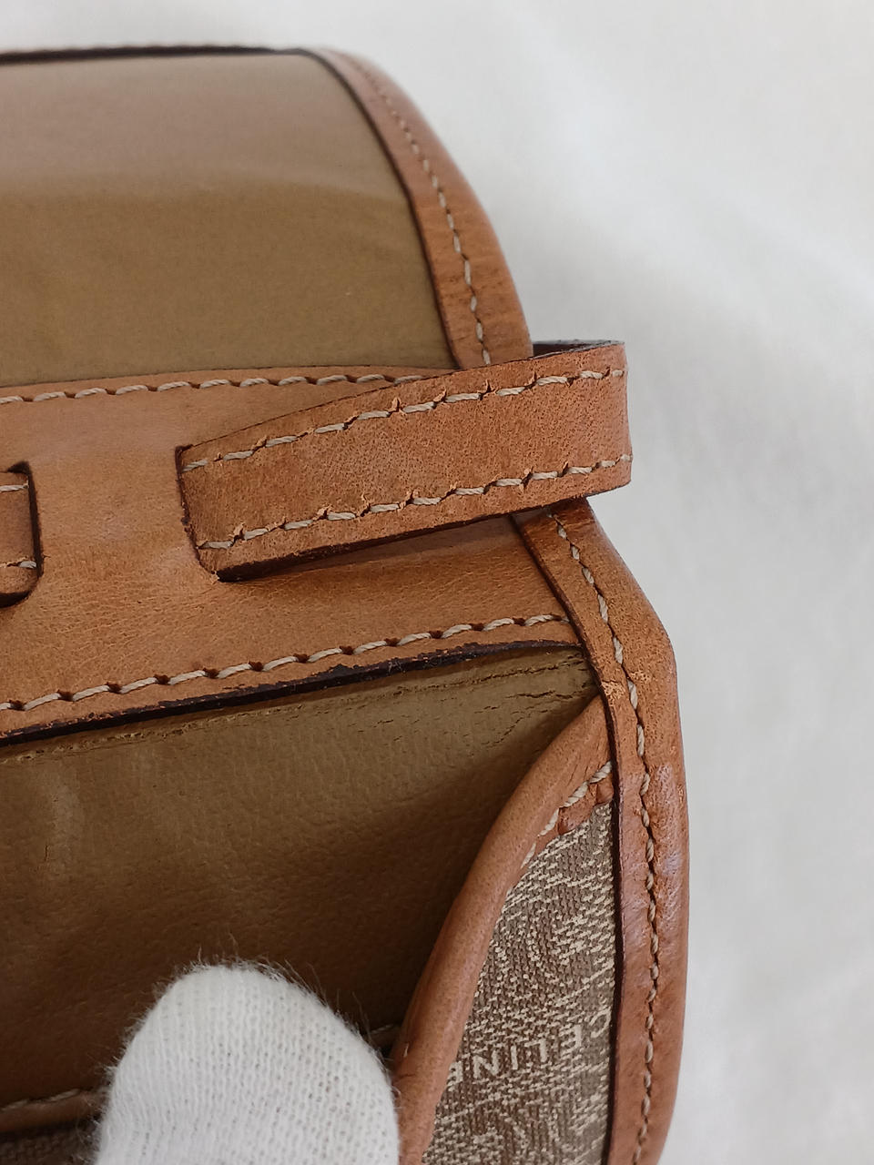 劣化・ひび割れあり