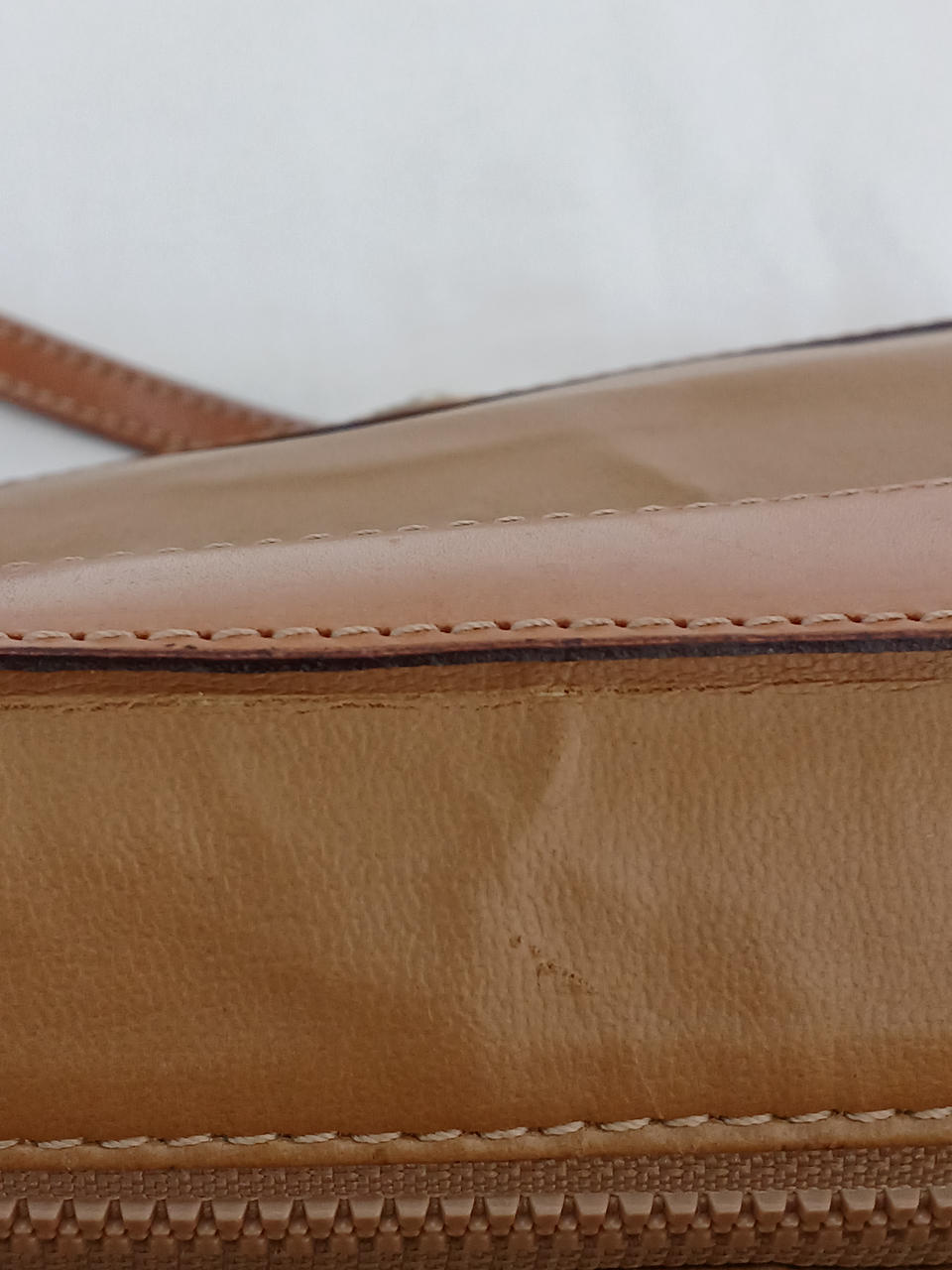 劣化・ひび割れあり