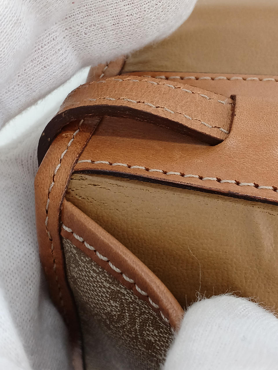 劣化・ひび割れあり