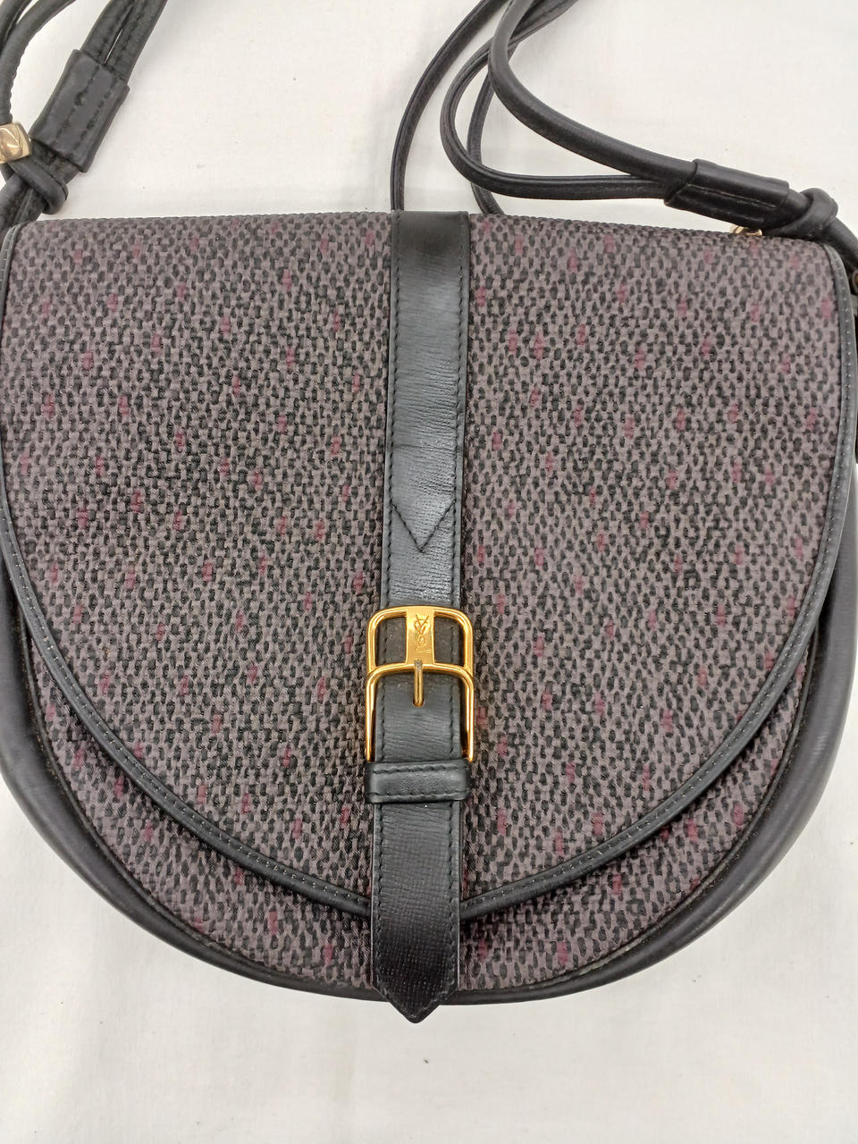 ツイード柄部ベタつきあり