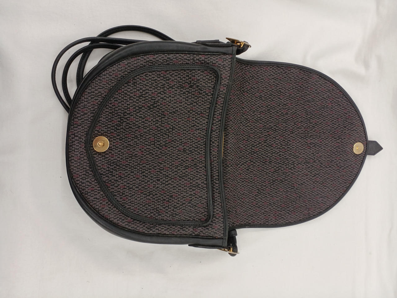 ツイード柄部ベタつきあり