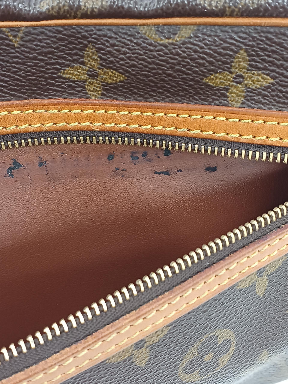 劣化あり　剥がれあり