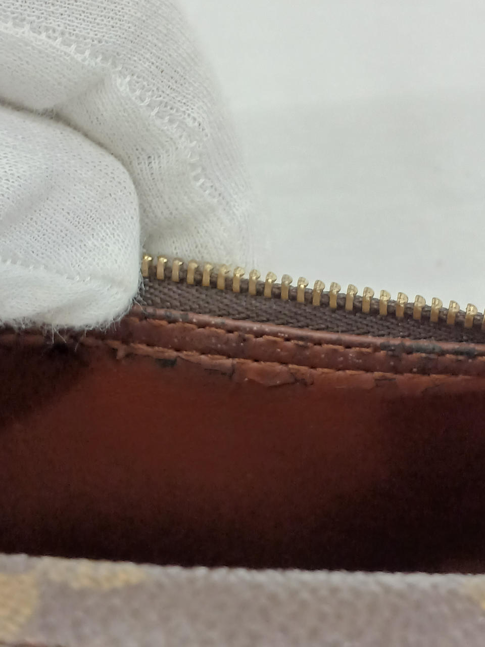 劣化あり　剥がれあり