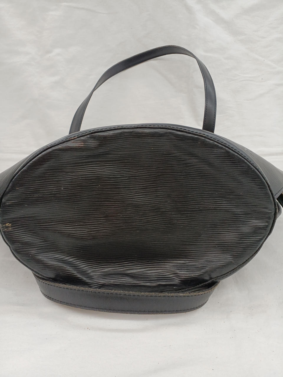 歪み・変形あり