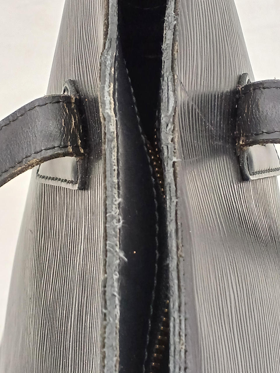 コバひび割れあり