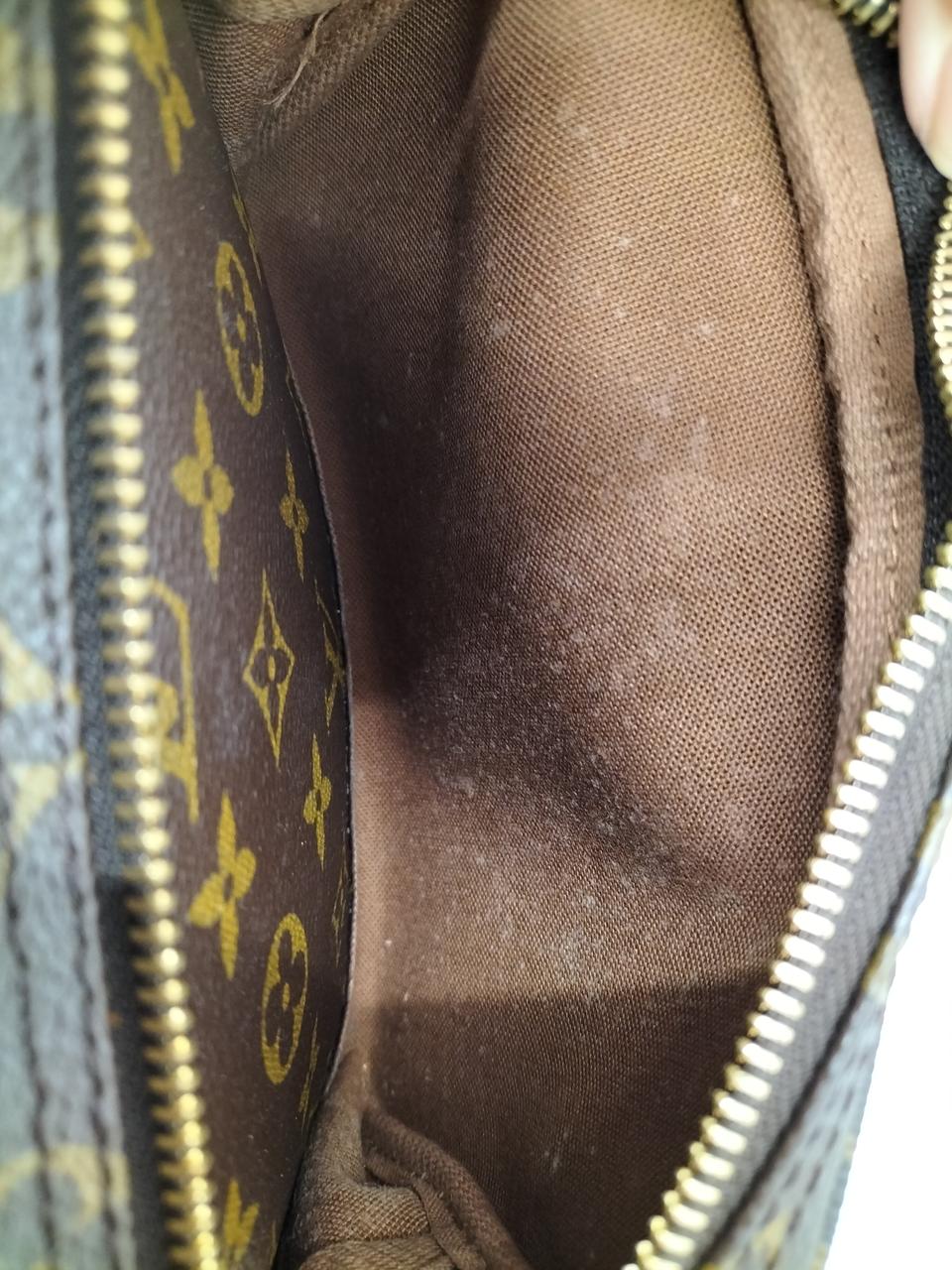 外側ポケット、汚れあり。