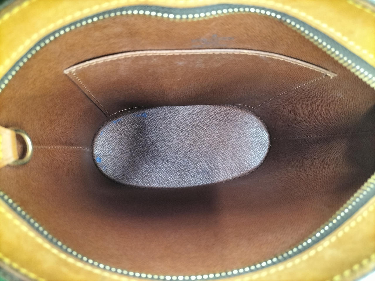 青インク跡が底面にあります