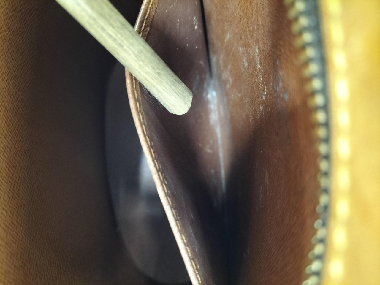 内ポケットキズあり